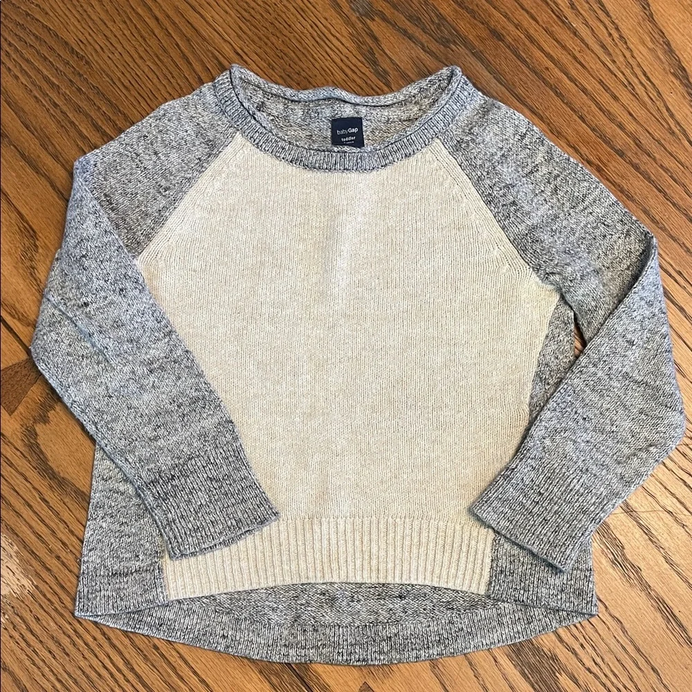 Baby Gap Gray and Cream Crew Neck Sweater size 2 100% cotton